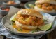 생선 튀김과 허브 소스를 곁들인 Fish Tempura Bao