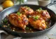 레몬 허니 글레이즈를 바른 BBQ 닭다리 서빙